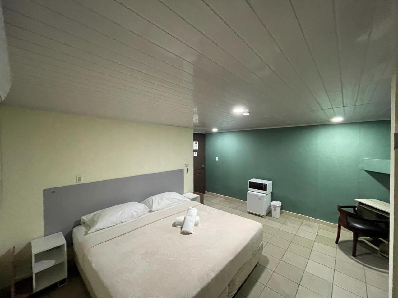Hostal El Prado Panama City Exteriör bild