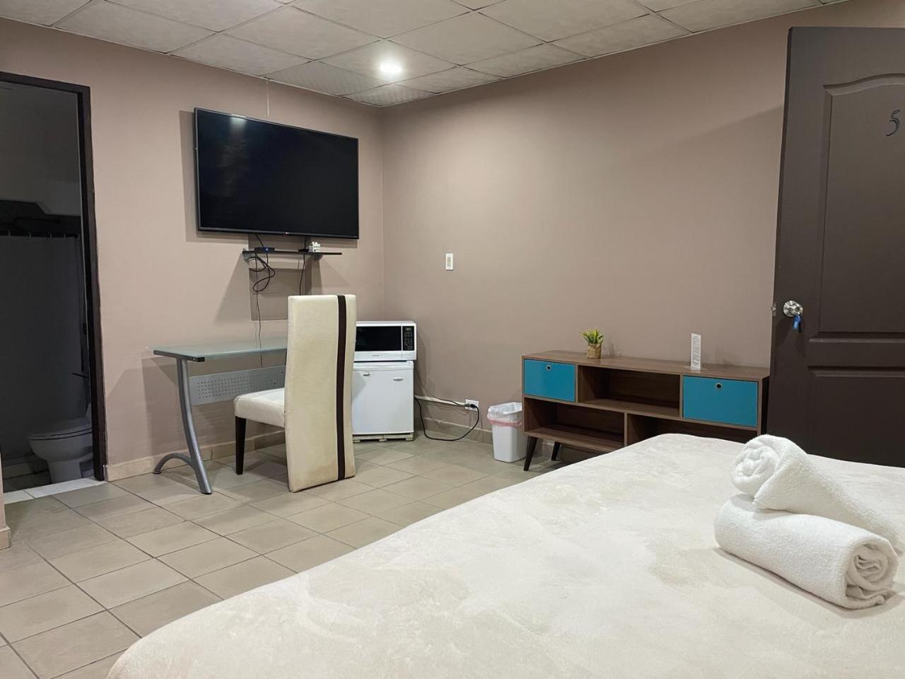 Hostal El Prado Panama City Exteriör bild