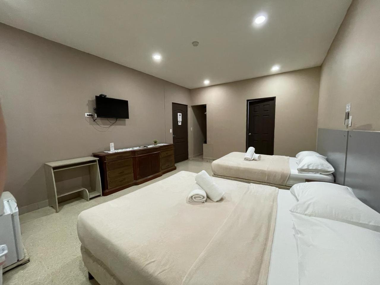 Hostal El Prado Panama City Exteriör bild