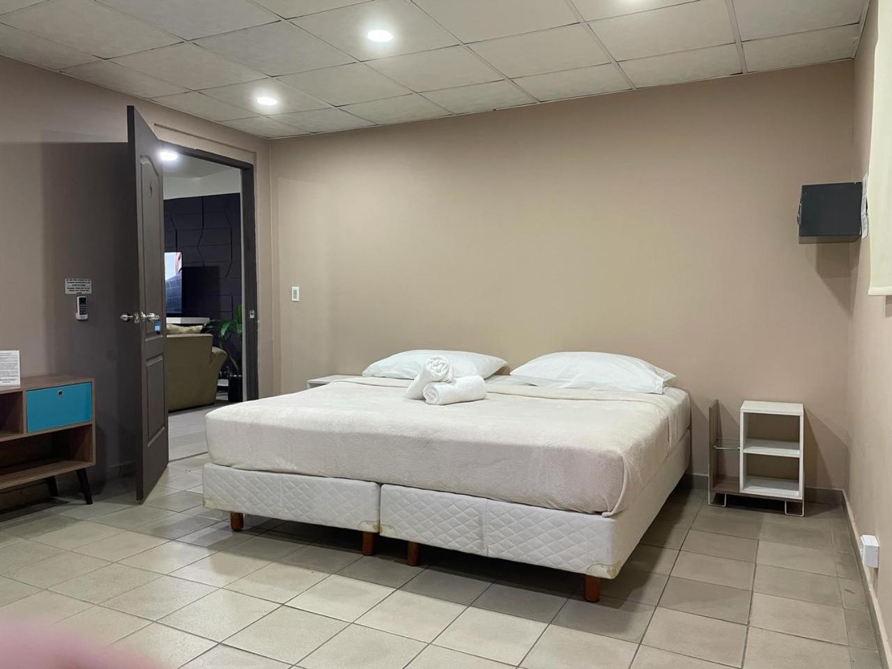 Hostal El Prado Panama City Exteriör bild