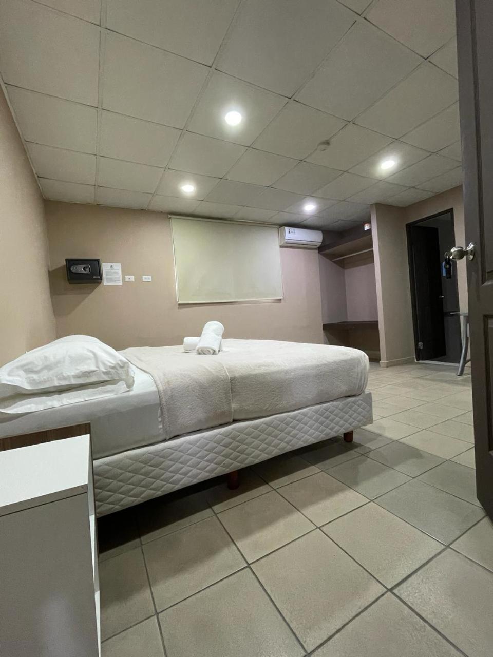 Hostal El Prado Panama City Exteriör bild