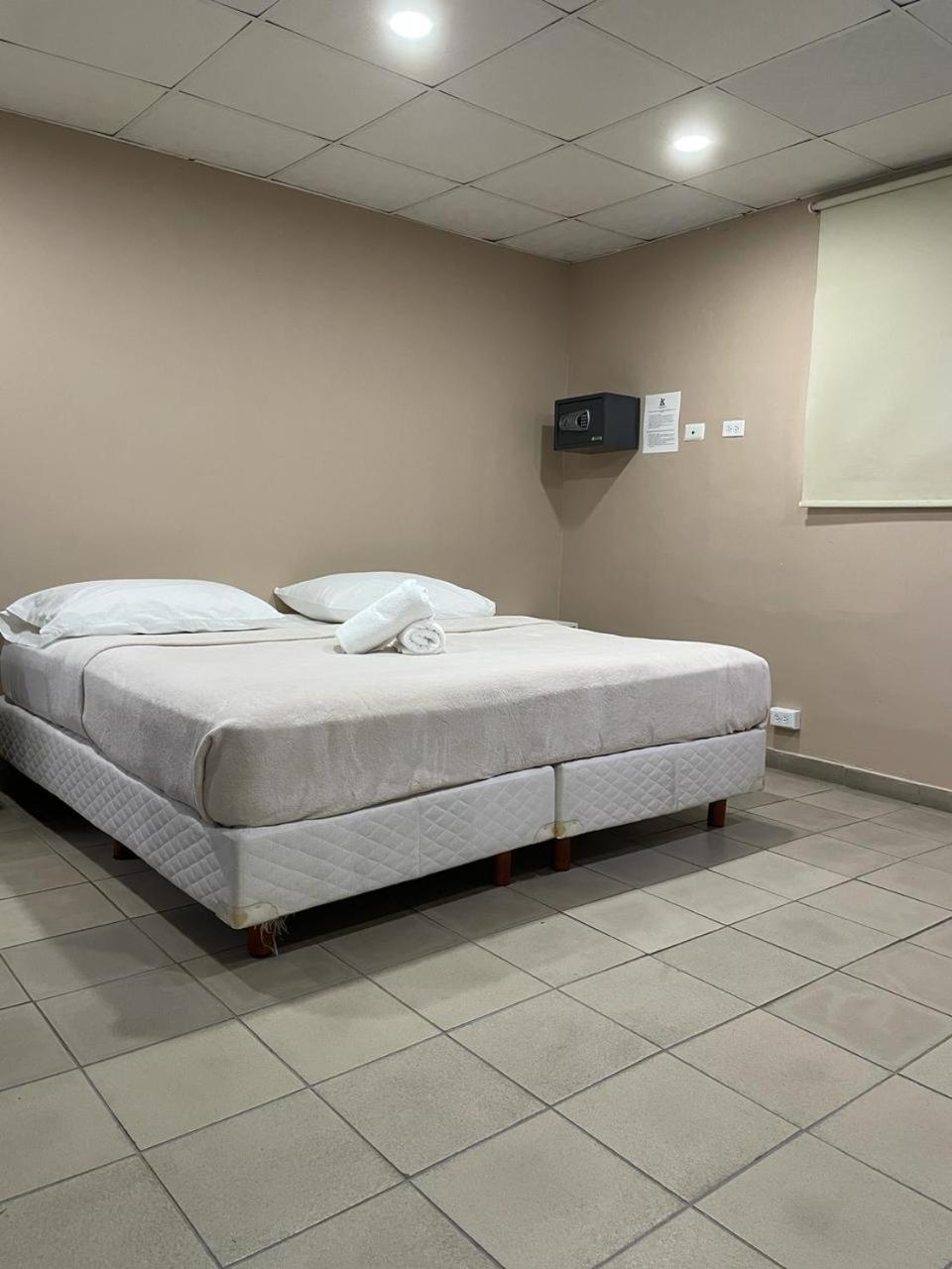 Hostal El Prado Panama City Exteriör bild
