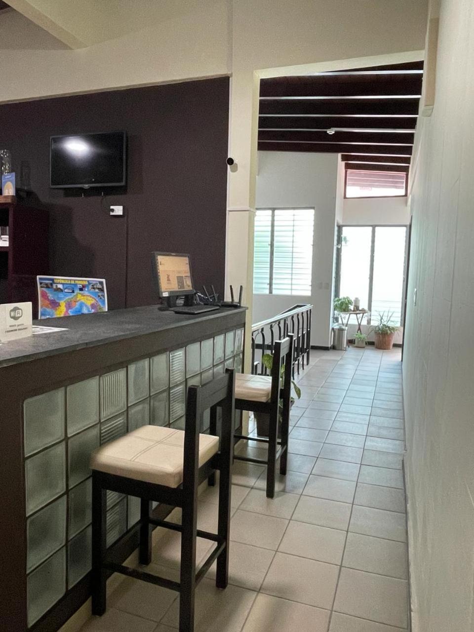 Hostal El Prado Panama City Exteriör bild