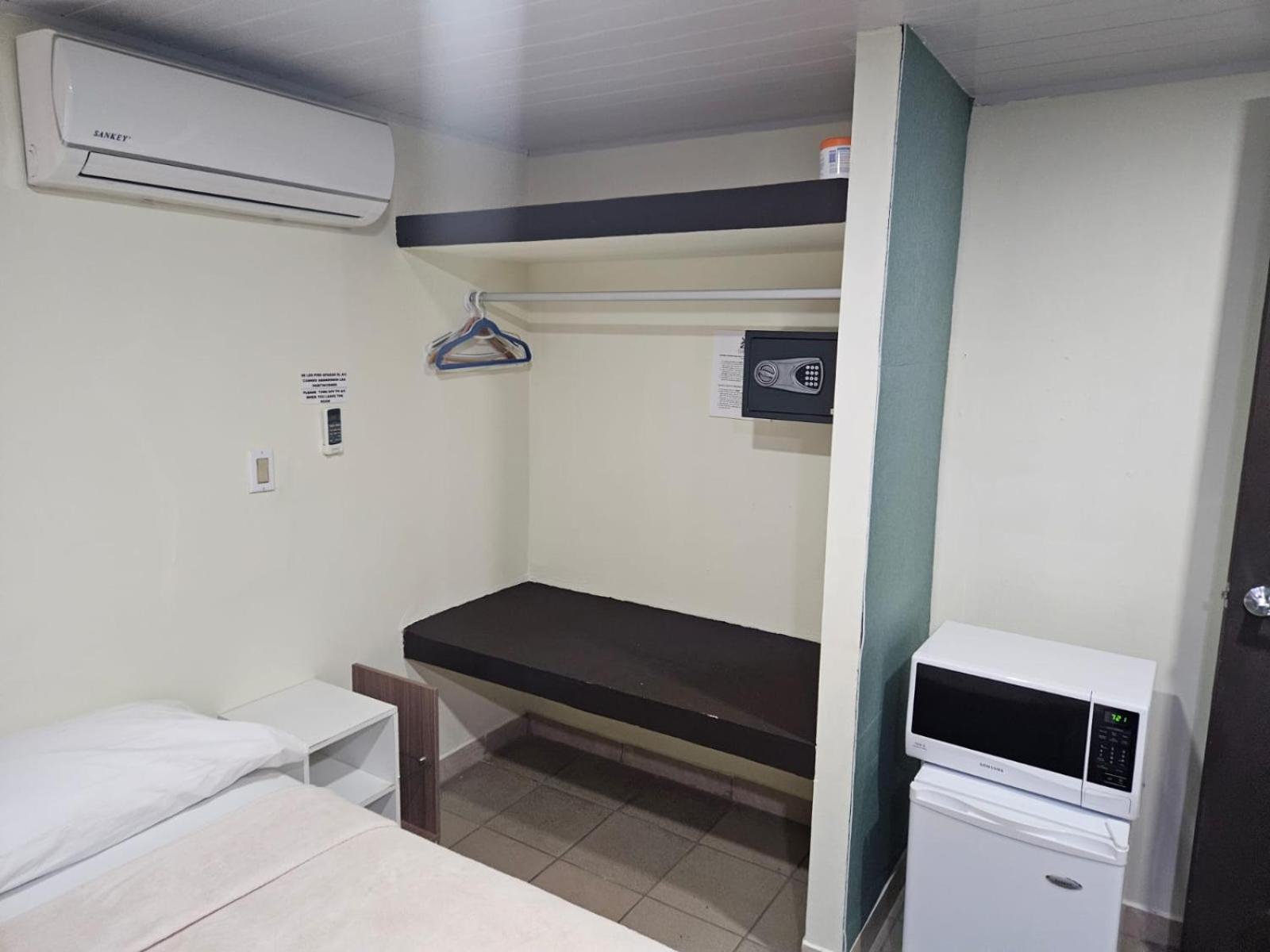Hostal El Prado Panama City Exteriör bild