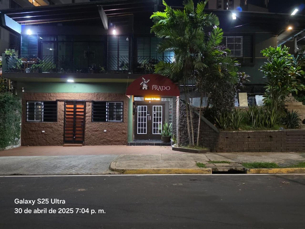 Hostal El Prado Panama City Exteriör bild